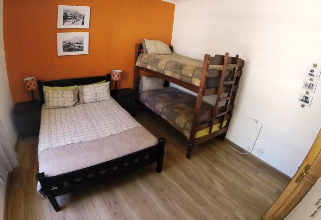 House On The Hill Hostel Cape Town Bagian luar foto
